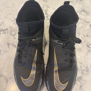 *PRICE REDUCED* Youth Size 2.0 - 3.5 Nike Soccer Cleats