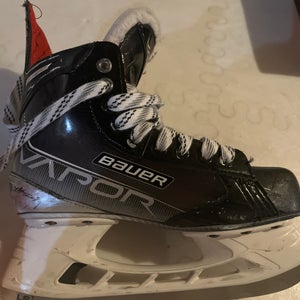 Bauer Vapor X3.7 Hockey Skates Size 4.5 (Used)
