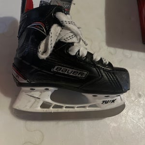 Bauer Hockey Skates 9 (Used)