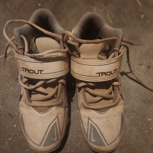 Kid's 4.5 Y Youth Nike Trout (Used)