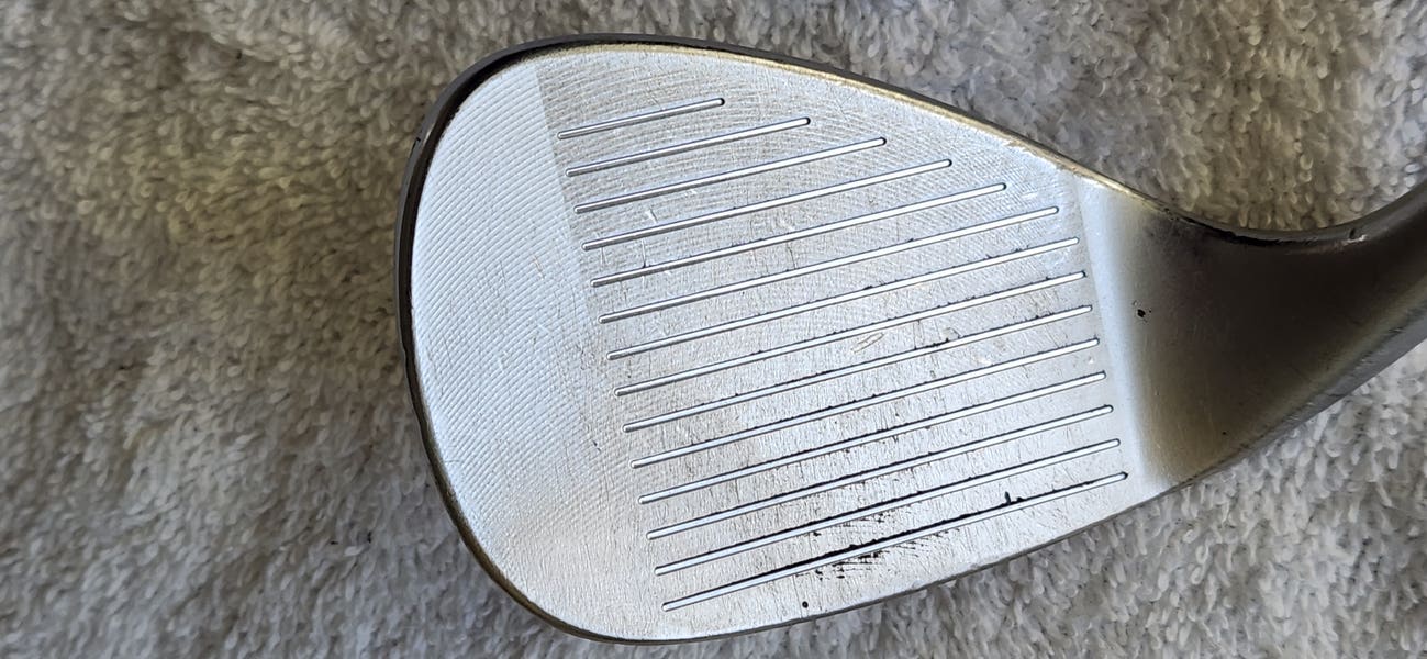 Cleveland 588 RTX 52°- 10 Bounce Wedge RH; Steel Shaft
