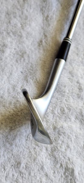 Cleveland 588 RTX 52°- 10 Bounce Wedge RH; Steel Shaft