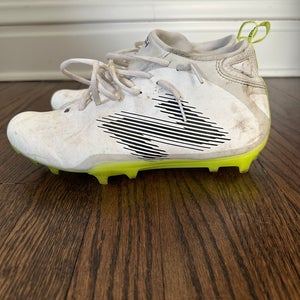 White Unisex Size M 7.5 (W 8.5) Youth New Balance Mid Top Rush Molded Cleats (Used)