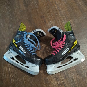 2023 Bauer Supreme Comp Hockey Skates 8.5 (Used)