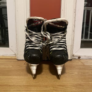 Bauer Vapor X2.9 Hockey Skates Narrow Width Size 1 (Used)