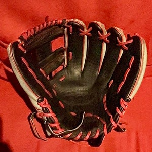 Wilson Right Hand Throw Infield A2000 1787 Baseball Glove 11.75" (Used)