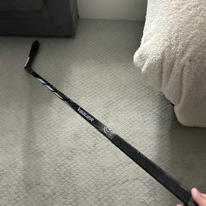 Intermediate Bauer Proto-R Right Handed Hockey Stick P28