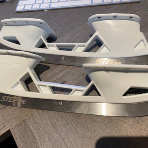 True Step 246 mm (New Takeoffs) holders with step steel blades