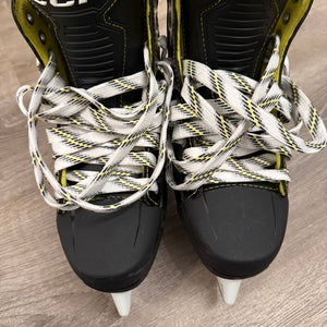 CCM AS-560 Hockey Skates Senior Regular Width  7 (Used)
