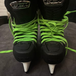 CCM RIBCOR Maxx Plus Skates - Junior size 1 black blade