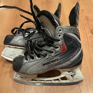 Bauer Vapor X20 Hockey Skates Regular Width Size 2.5 (Used)