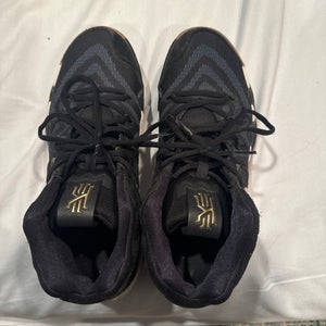 Men's Size M 10.5 (W 11.5) Nike Shoes (Used)