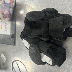 Used Under Armour BLACK ARM PADS Lacrosse Arm Pads/Guards Black XS 11849-S000026354