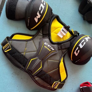 Ccm hockey chest protector jr medium