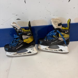 Bauer Supreme 3S Hockey Skates  Size 2.5 (Used)