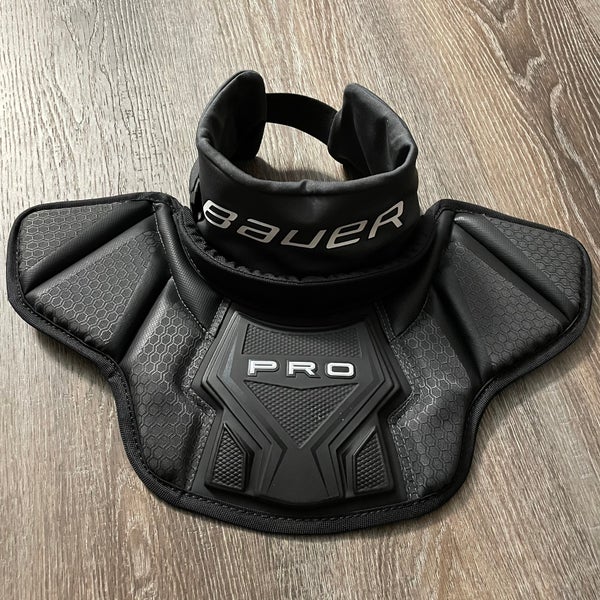NWOT Bauer Pro Goalie Neck Guard Sr