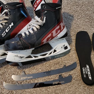 CCM JetSpeed FT4 Hockey Skates Regular Width 8, incl. 2 pairs of 271mm Step Steel Blacksteel Blades