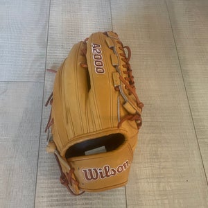 2024 Infield Right Hand Throw Wilson D33 A2000 Baseball Glove 11.75" (New)