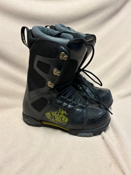 Size M 10.0 (W 11.0) Millennium Three Snowboard Boots (Used)