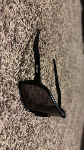 Unisex Medium Oakley Sutro Sunglasses (Used)