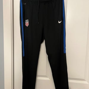 Nike Men’s XL dri-fit USA soccer pants