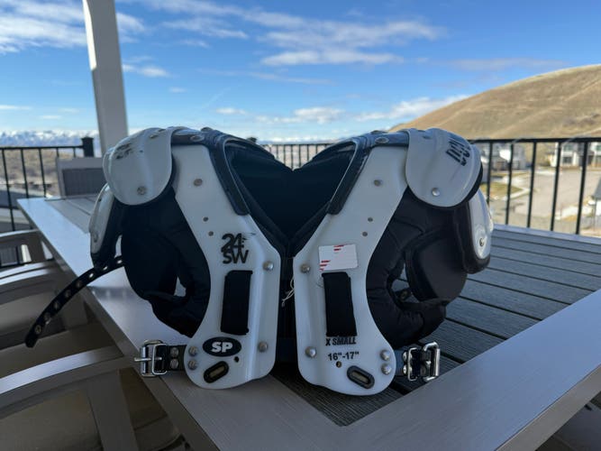 XS Adult Douglas SW24 Shoulder Pads (Used)