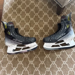 2023 Bauer Vapor Hyperlite 2 Hockey Skates Regular Width  8 (Used)