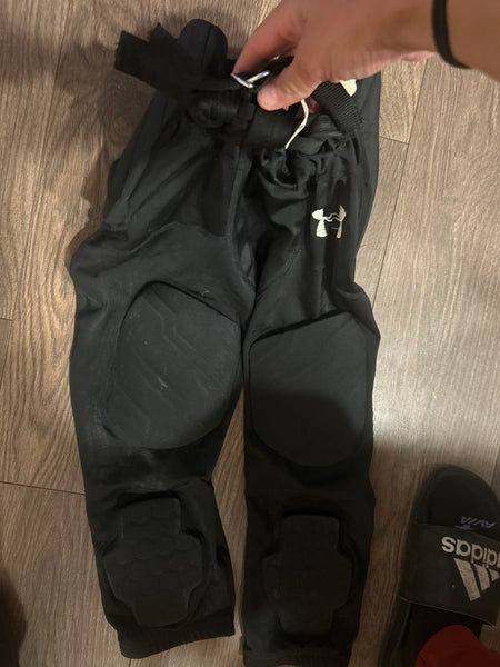 Under Armour youth, extra large football, padded pants