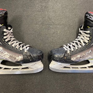 Bauer Vapor Hyperlite Hockey Skates 8 (Used)