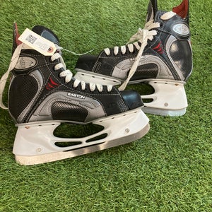 Senior Easton Synergy 900 Hockey Skates Regular Width 7 (Used)