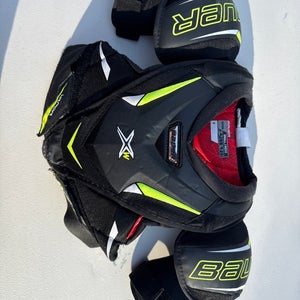 Hockeys shoulder pad