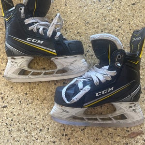 CCM Tacks 9090 Hockey Skates Size 1 (Used)