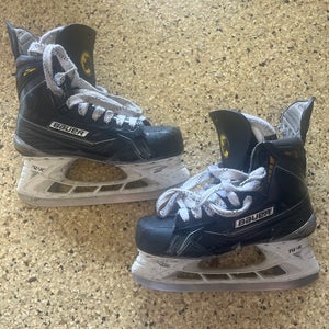 Bauer Supreme 190 Hockey Skates 5 (Used)
