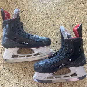 Bauer Vapor 3X Hockey Skates Size 4 (Used)