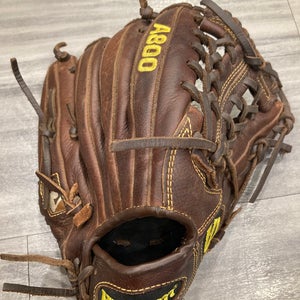 Brown Wilson A800 Right Hand Throw Infield Baseball Glove 11.75" (Used)
