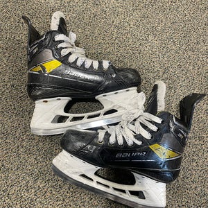 Junior Bauer Supreme 3S Pro Hockey Skates Extra Wide Width Size 3.5 (Used)
