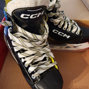 CCM Tacks AS560 Hockey Skates Regular Width 8