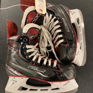 Intermediate Bauer Vapor X2.7 Hockey Skates Regular Width Size 4 (Used)