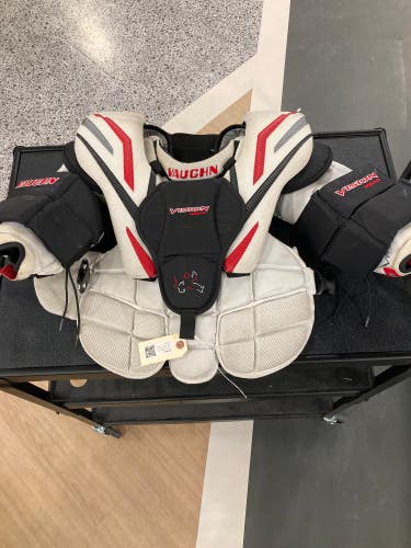 Junior Medium Vaughn Vision 9200 Goalie Chest Protector (Used)