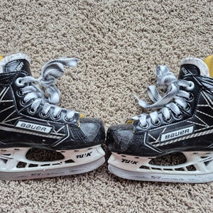 Bauer Supreme Matrix Hockey Skates Regular Width 9 (Used)