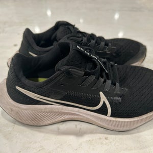 Nike air zoom Pegasus Sneakers. Youth Size 1.5