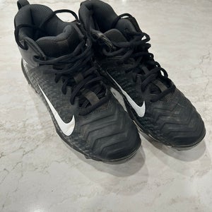 Unisex  Size M 4.0 (W 5.0) Nike Mid Top Alpha Menace 3 Shark Molded Cleats (Used)