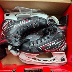 CCM Jetspeed XTRA PRO Hockey Skates Regular Width Size 2.5 (Used)