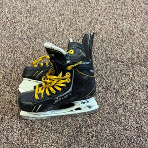 Used Bauer One.6 Skates Size 4D