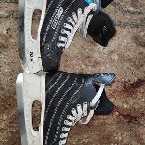 Bauer Supreme Enforcer Hockey Skates Size 2 (Used)