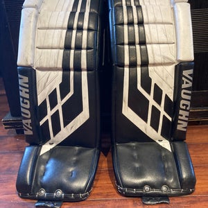 Vaughn velocity VE8 int hockey goalie leg pad