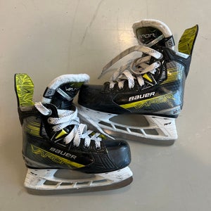 Youth Bauer Vapor X4 Hockey Skates |. Size 12.5Y (Used)
