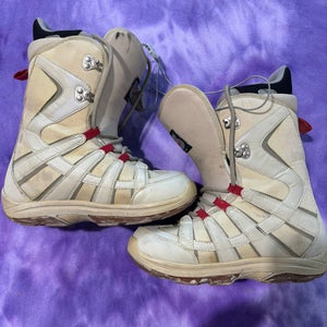 Burton Moto Snowboard Boots Medium Flex All Mountain| 7.5 (Used)