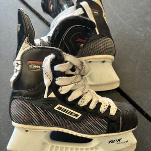 Bauer Supreme 3000 Hockey Skates Size 3 (Used)