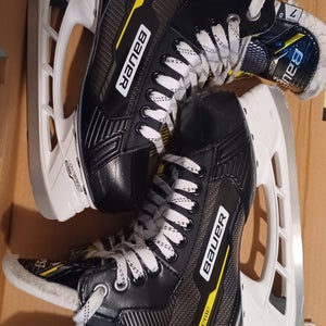2023 Bauer Supreme M3 Hockey Skates Regular Width 7 (Used)